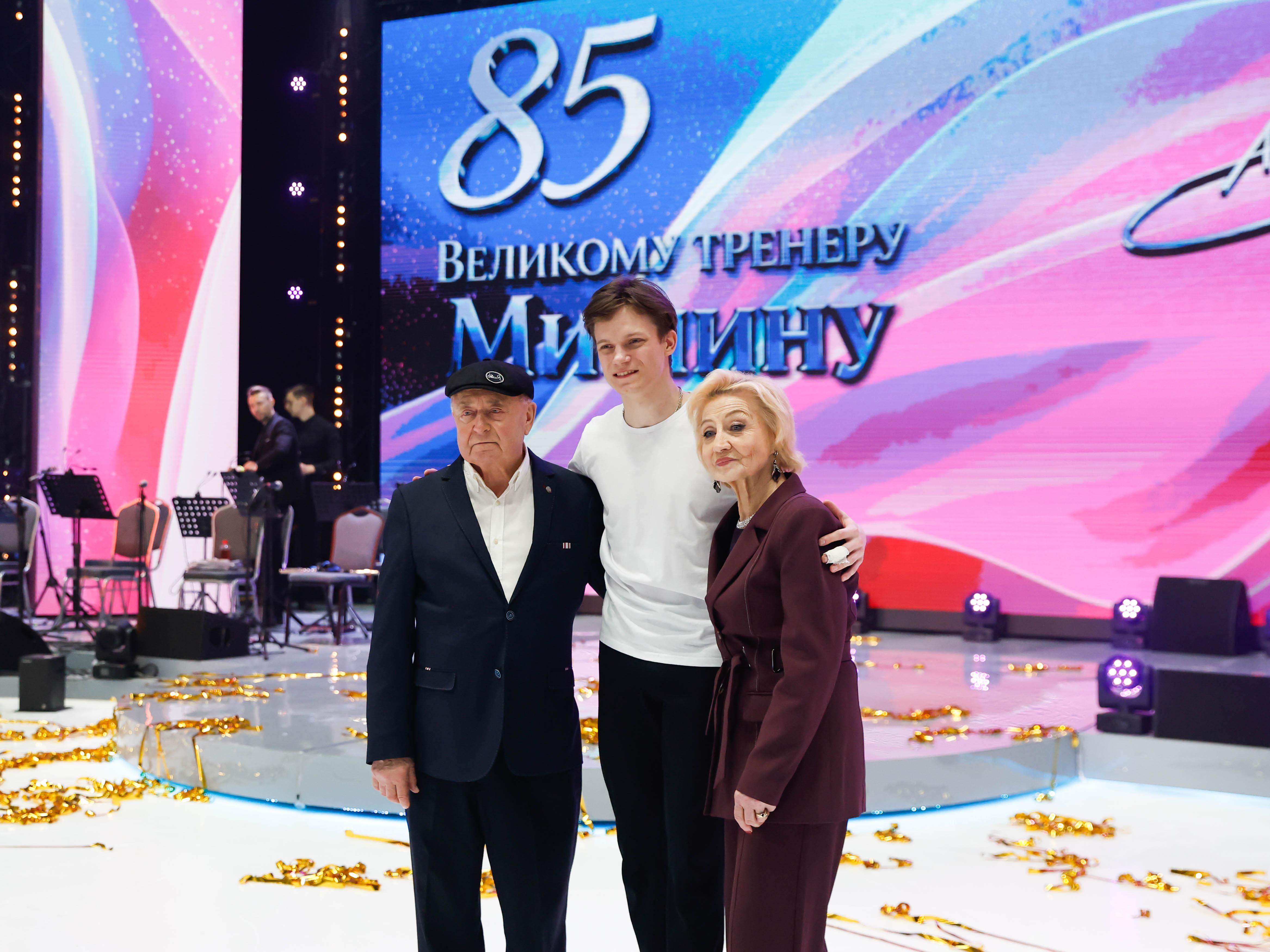 Сюжет телеканала Санкт-Петербург. 85-летие тренера по фигурному катанию Алексея Мишина отметили грандиозным ледовым шоу в «Юбилейном»